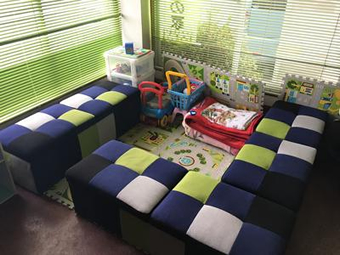 お子様が遊べるキッズルームも完備